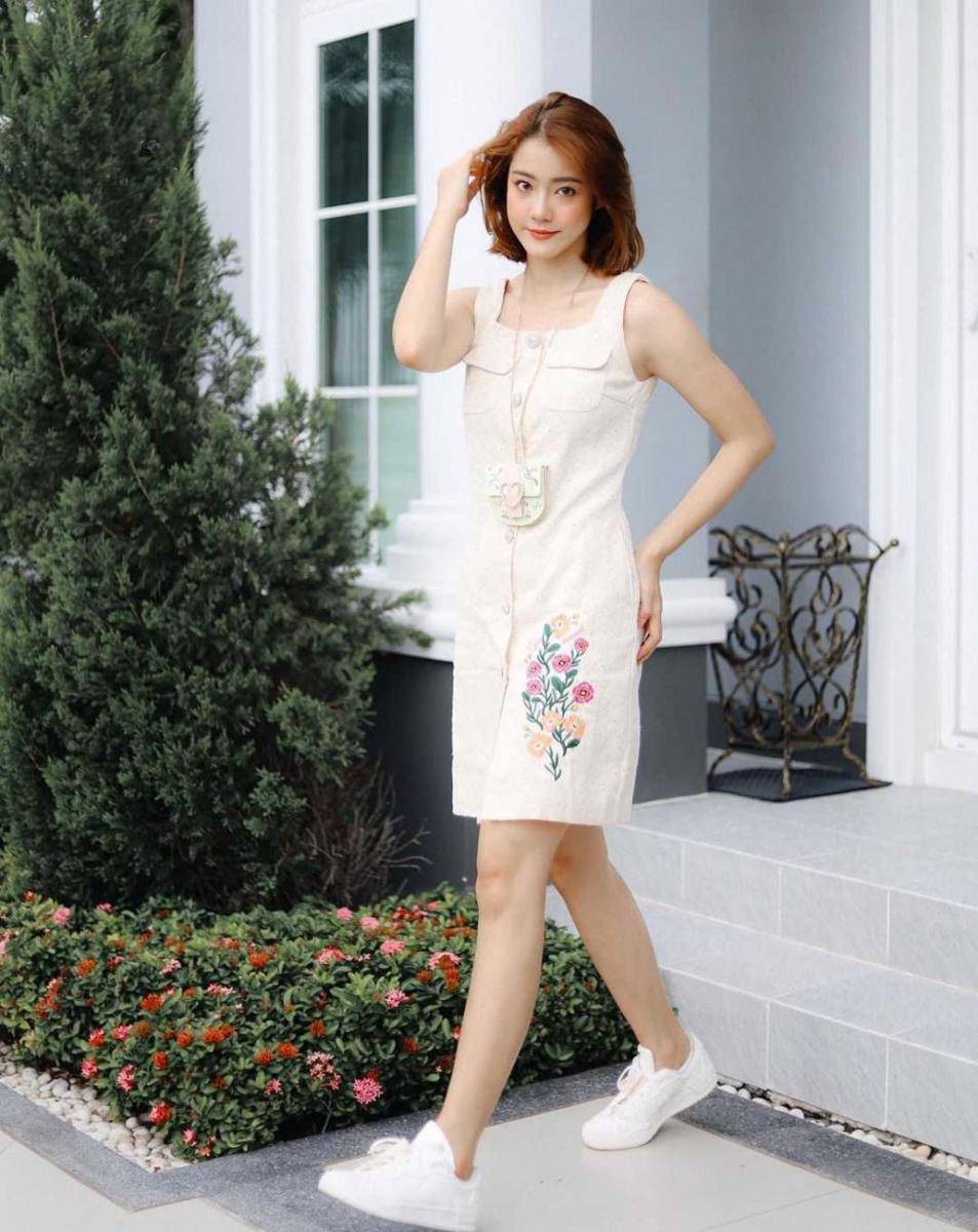 dress ala Namtan Tipnaree (instagram.com/namtan.tipnaree)