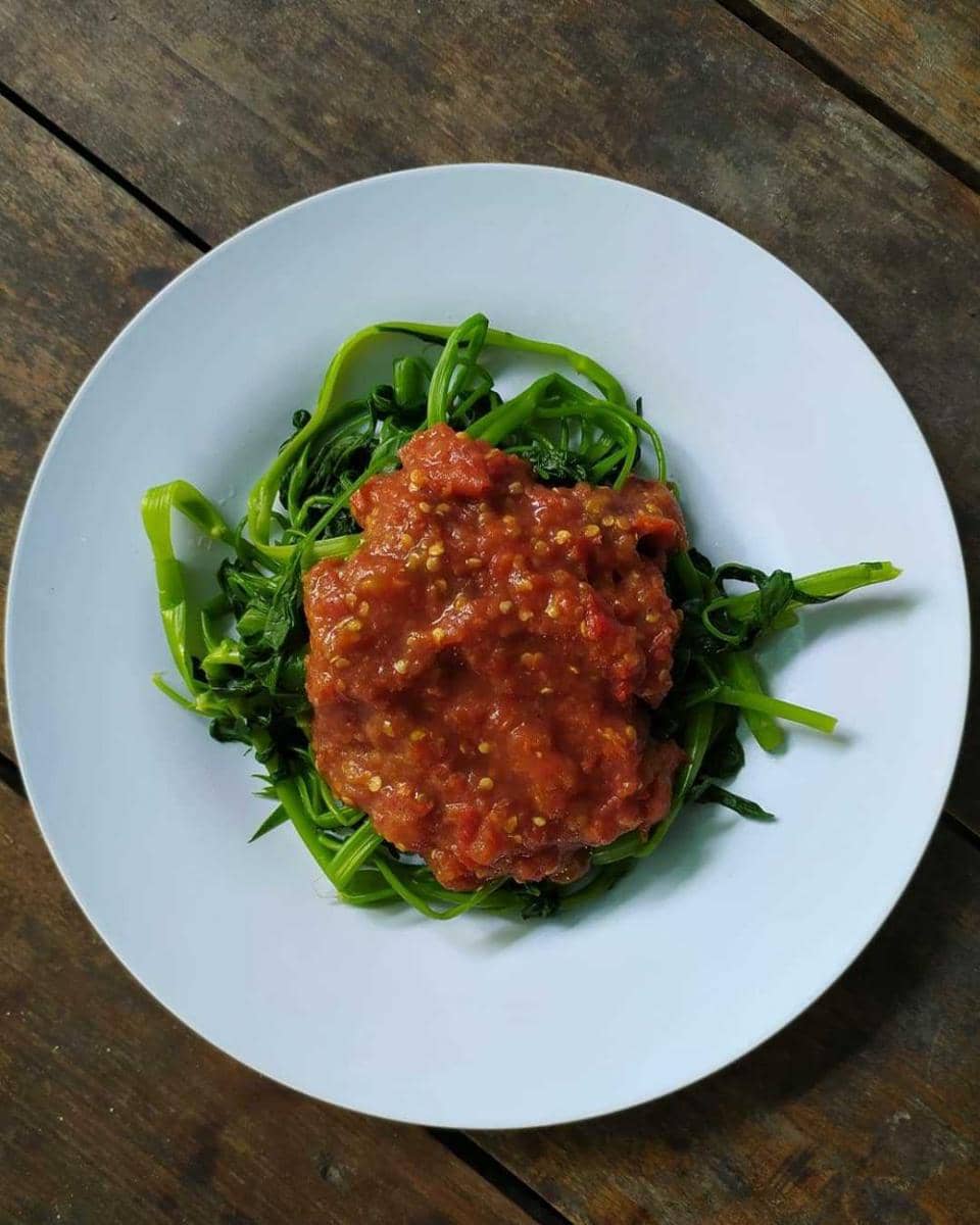 Plecing Kangkung (instagram.com/tolerastamanis)