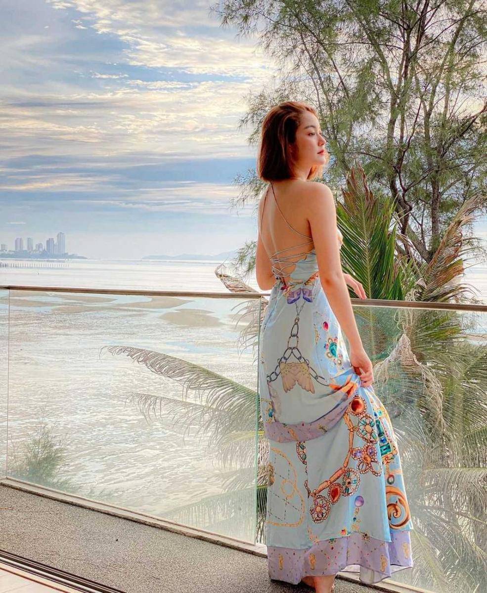 dress ala Namtan Tipnaree (instagram.com/namtan.tipnaree)