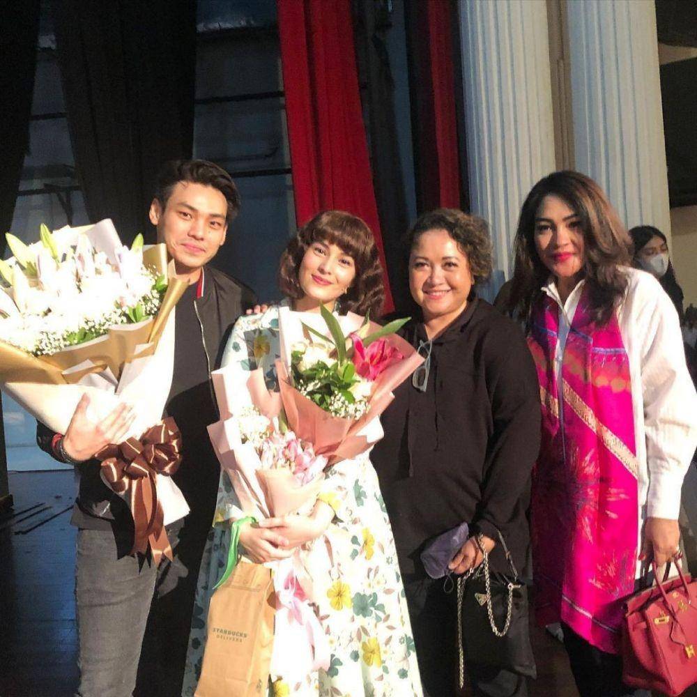Adu Gaya Calon Mertua dan Ibunda Chelsea Islan (instagram.com/elizabethkardinal | instagram.com/samantha_barbara26)