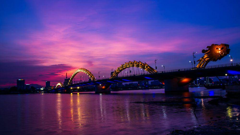 Dragon Bridge, Vietnam (unsplash.com/Ngô Thanh Tùng)