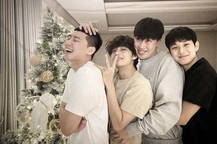 10 Persahabatan Tergemas Artis Cowok Korea, Bromance Goals!
