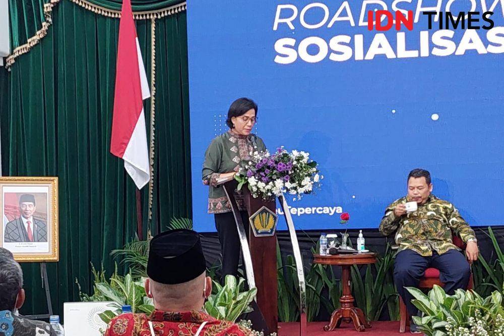 Menteri Keuangan Sri Mulyani Indrawati saat sosialisasi UU Harmonisasi Peraturan Perpajakan di Bandung, Jawa Barat, Jumat (17/12/2021). (IDN Times/Uji Sukma Medianti)