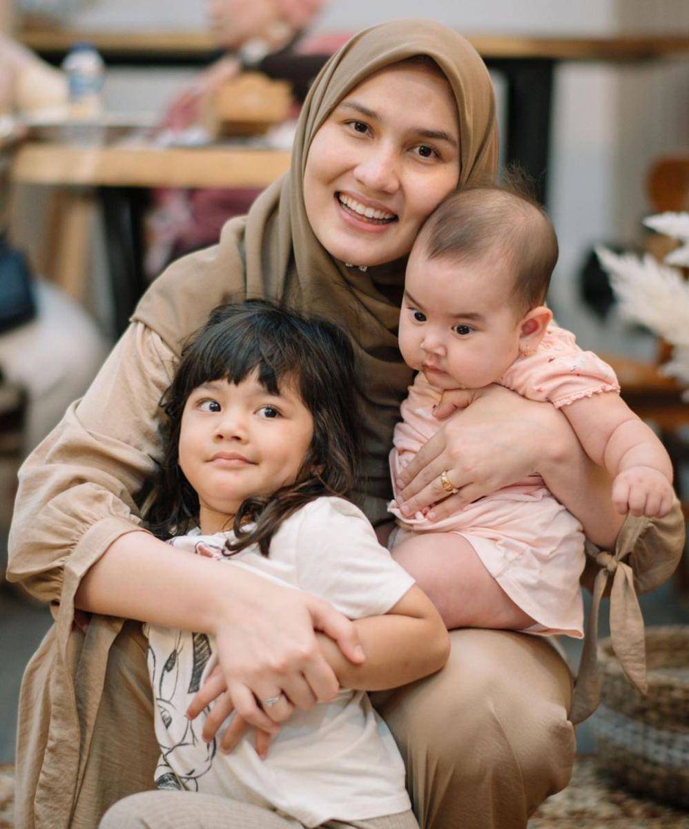 Dwi Handa dan buah hati (instagram.com/dwihandaanda)