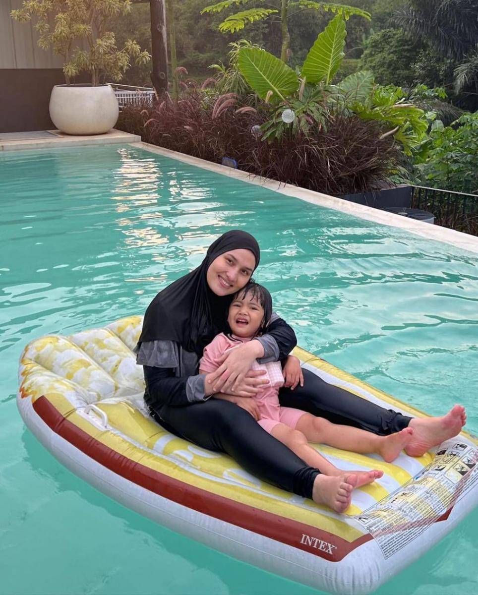 Dwi Handa dan buah hati (instagram.com/dwihandaanda)
