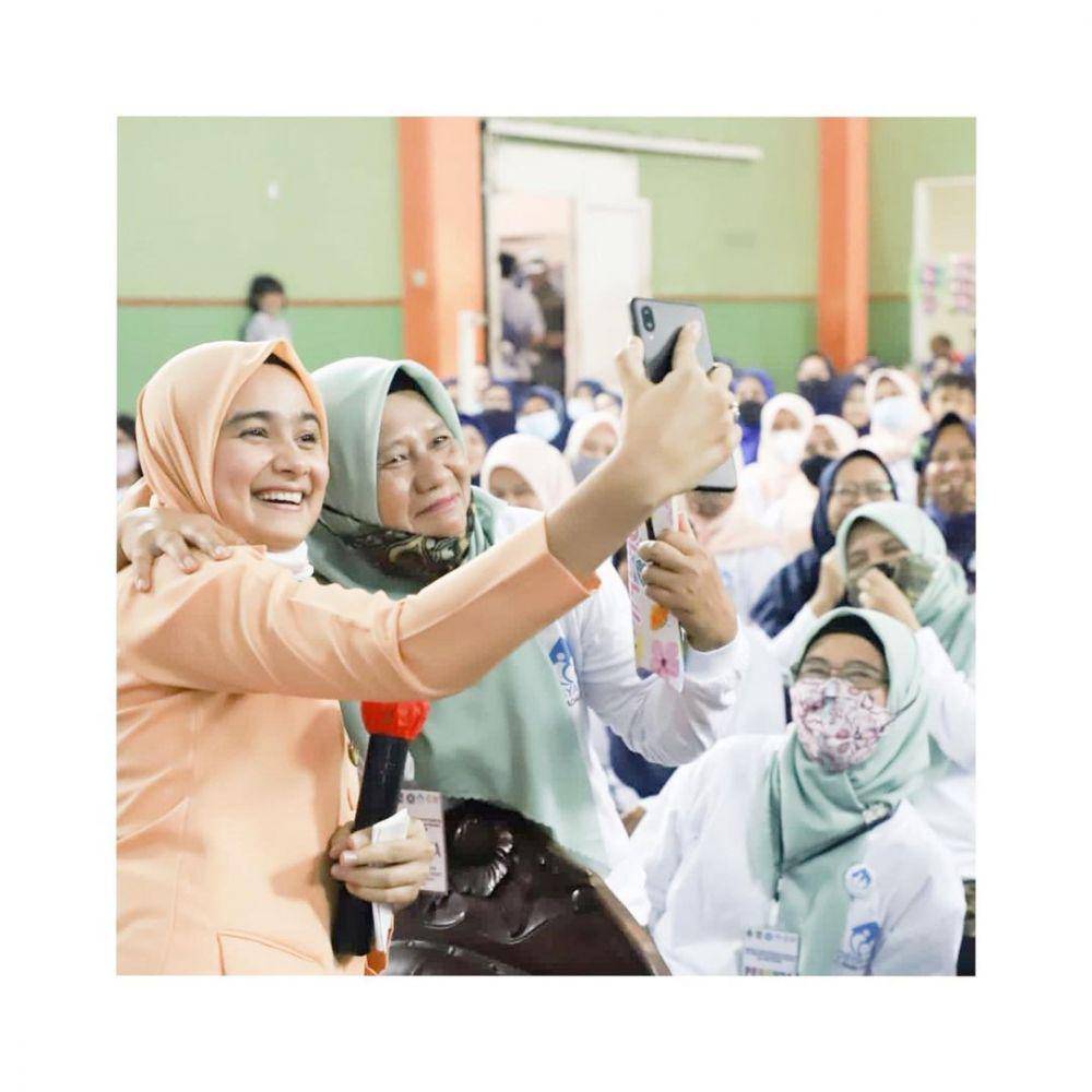 Sonya Fatmala menjalankan tugas sebagai istri bupati. (instagram.com/sonyafatmala)