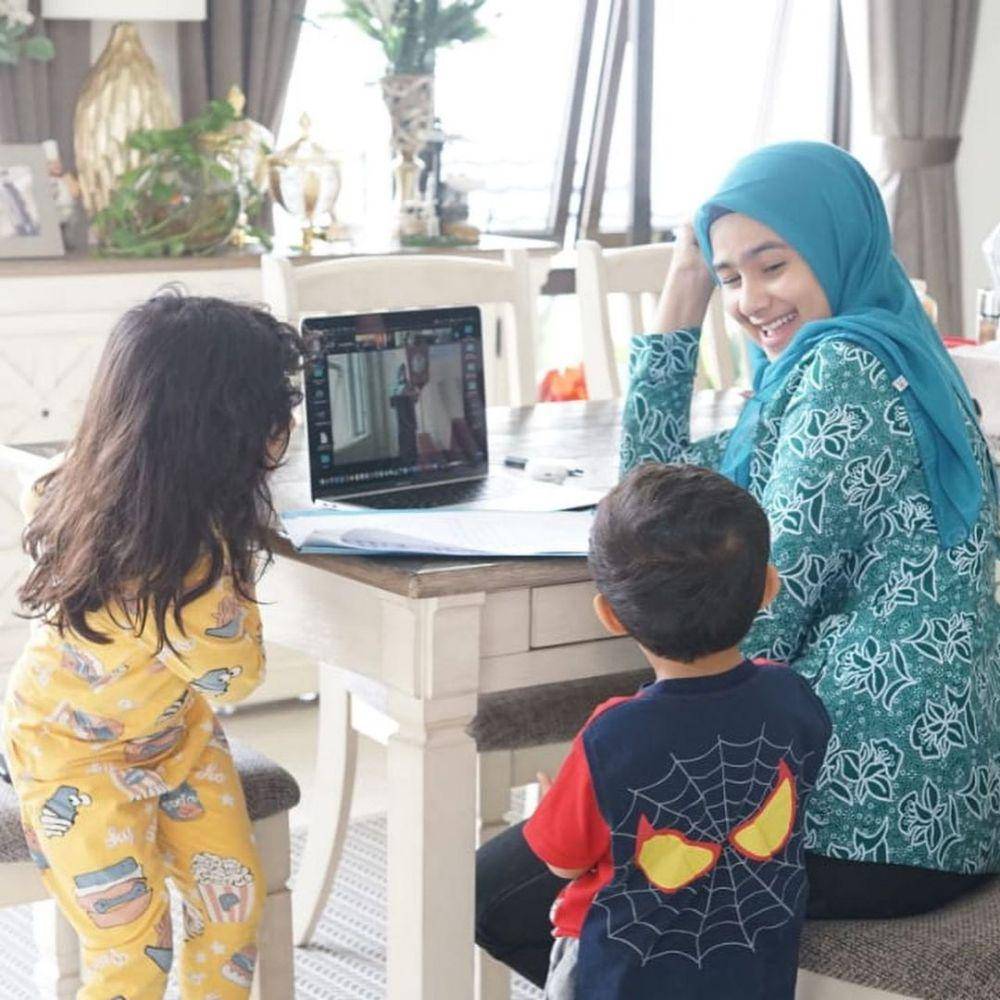 Sonya Fatmala menjalankan tugas sebagai istri bupati. (instagram.com/sonyafatmala)