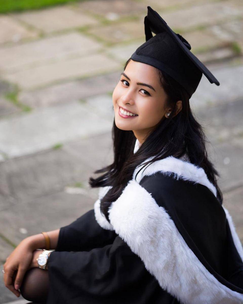 maudy lulus s1 (instagram.com/maudyayunda)