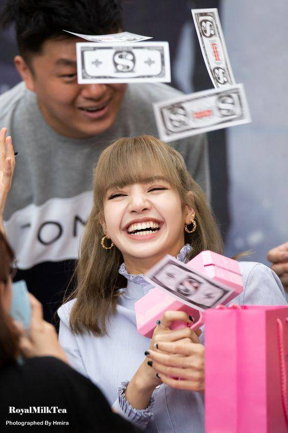 Lisa BlacPink (twitter.com/RMilkTea0117)