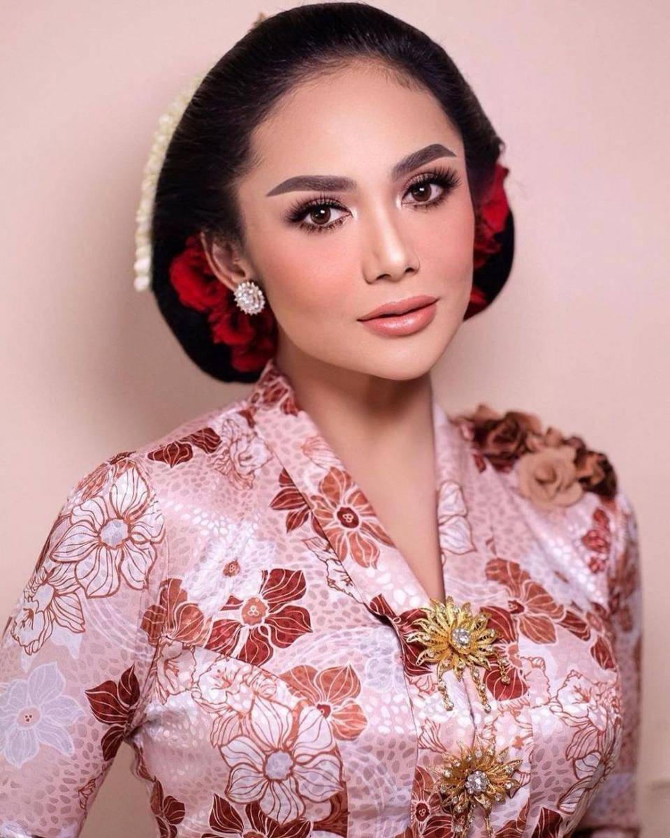 Krisdayanti di 7 bulanan Aurel Hermansyah (Instagram.com/krisdayanti_news/)