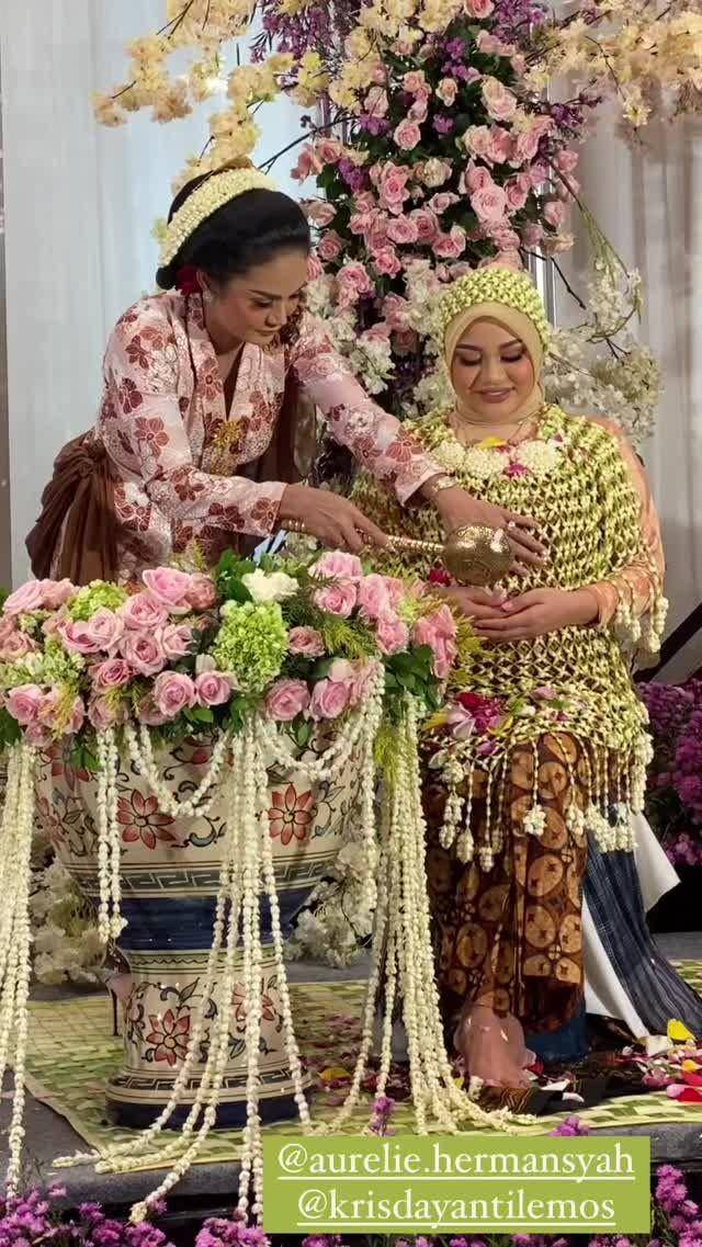 Krisdayanti di 7 bulanan Aurel Hermansyah (Instagram.com/yunishara36/)