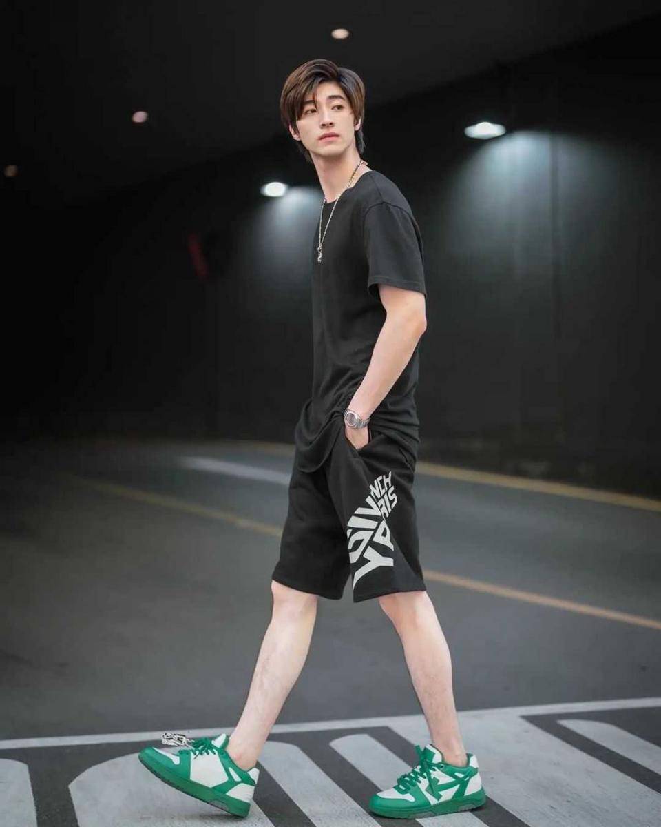 Blue Pongtiwat (instagram.com/blue_pongtiwat)