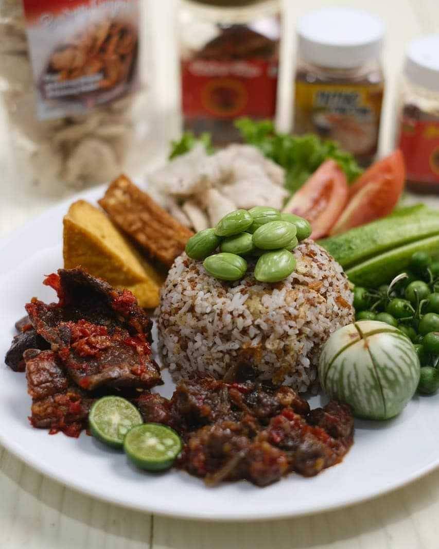 Nasi Tutug Oncom Bobotoh (instagram.com/moikafood)