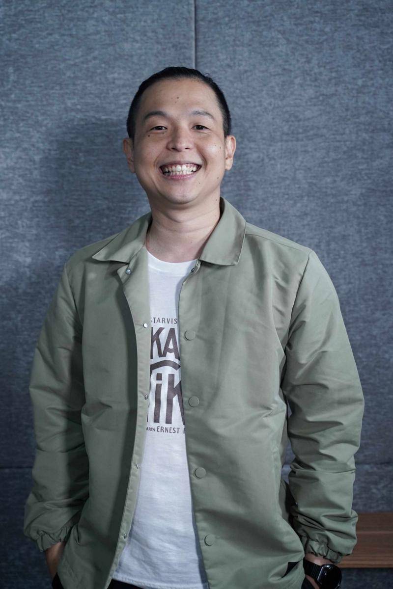 Ernest Prakasa (dok. Poplicist/Teka-Teki Tika)