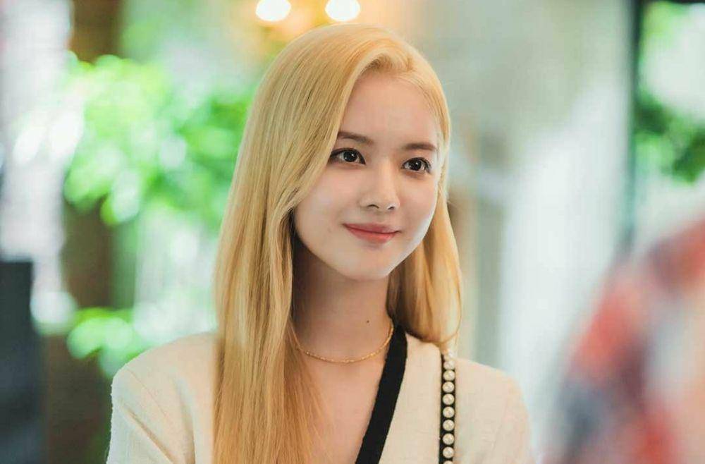 Noh Jung Eui di drama Our Beloved Summer. (instagram.com/sbsdrama.official)