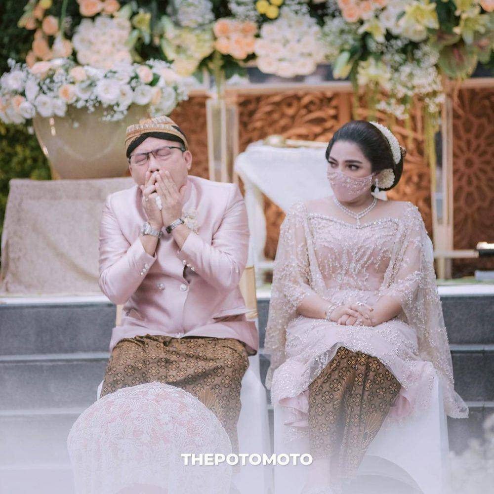 Kebaya Ashanty (instagram.com/thepotomoto)
