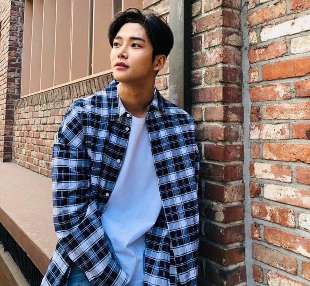 Rowoon (instagram.com/ewsbdi)