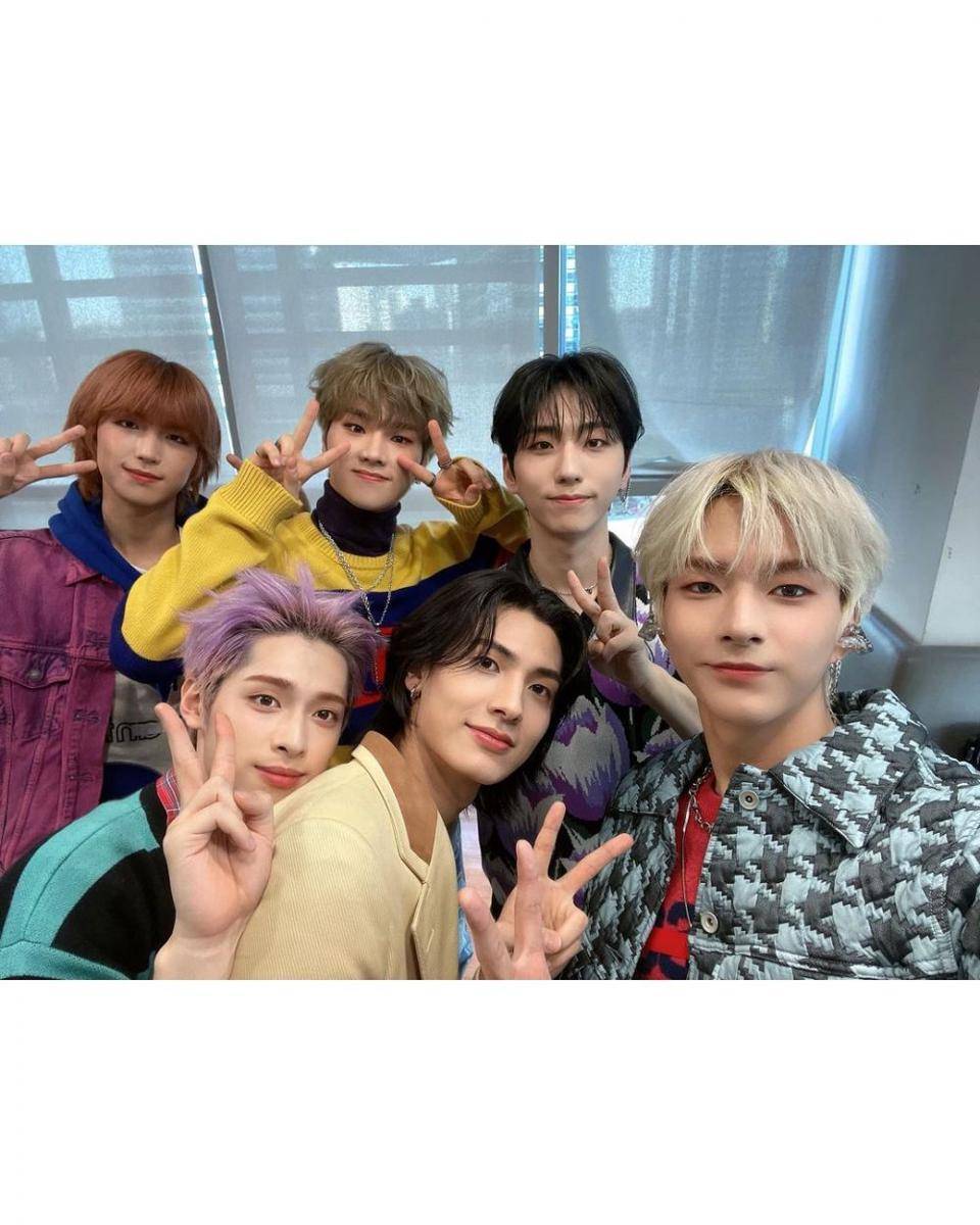 Xdinary Heroes (instagram.com/xdinaryheroes_official)