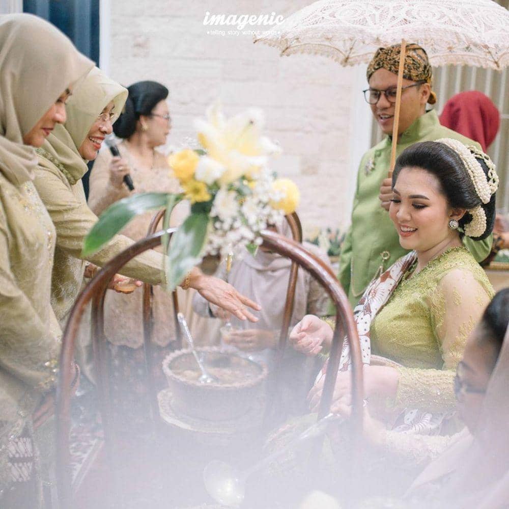 Tiara Pangestika mitoni. (Instagram.com/tiarapangestika)