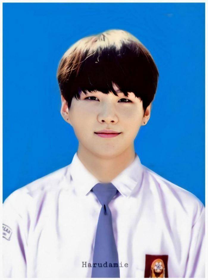editan pas foto member BTS (twitter.com/harudamie)