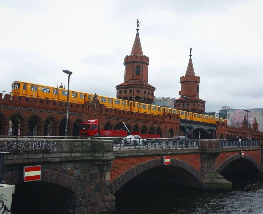 Oberbaum Bridge (instagram.com/ciroiacolare)