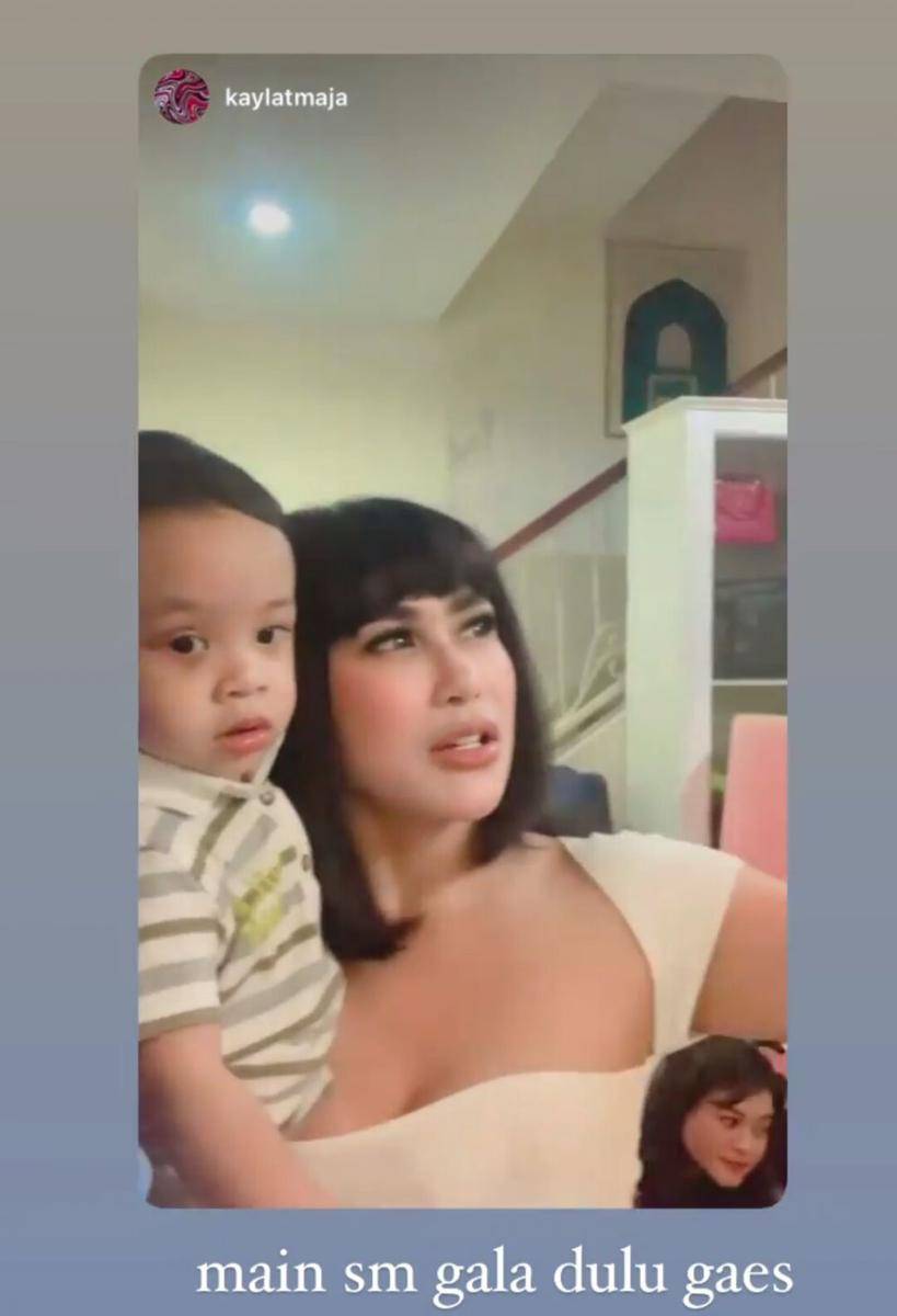 Bebizie berdandan seperti Vanessa Angel. (instagram.com/bebizie)