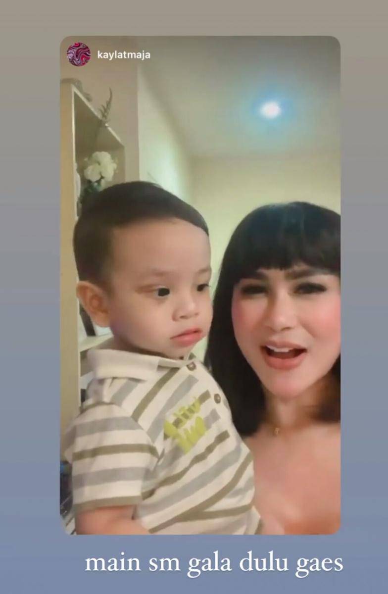 Bebizie berdandan seperti Vanessa Angel. (instagram.com/bebizie)
