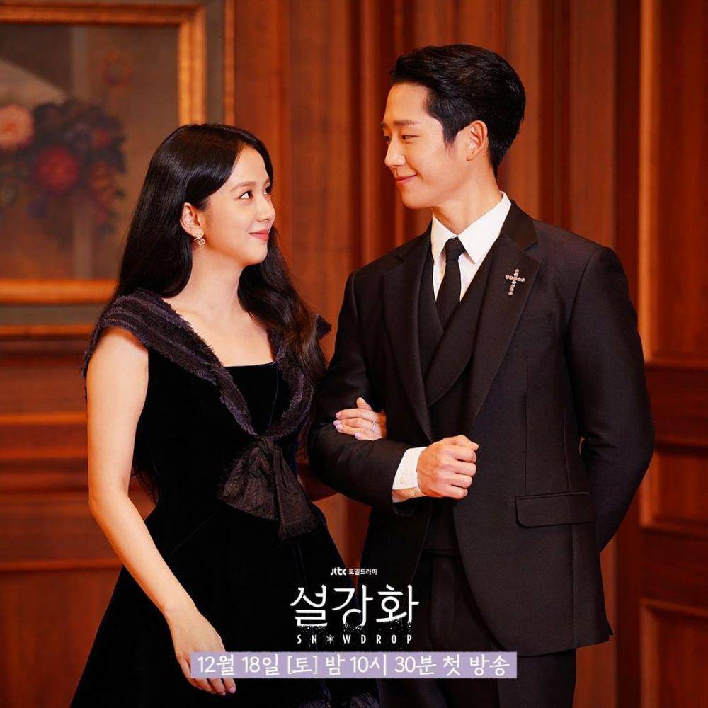 Jung Hae In dan Jisoo BLACKPINK dalam drama Snow Drop. (dok. jTBC/Snow Drop)