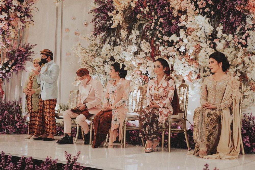 Kebaya ashanty (instagram.com/azriel_hermansyah)