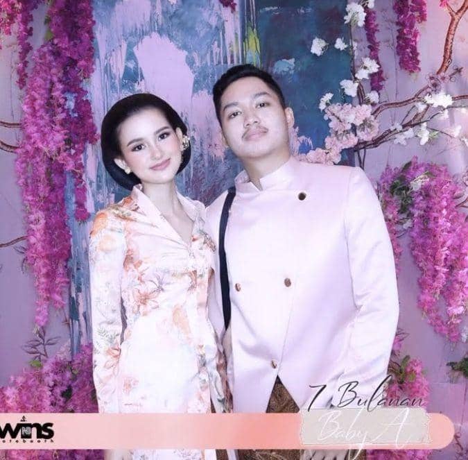 Sarah Menzel di 7 bulanan Aurel (Instagram.com/ssarah_menzel)