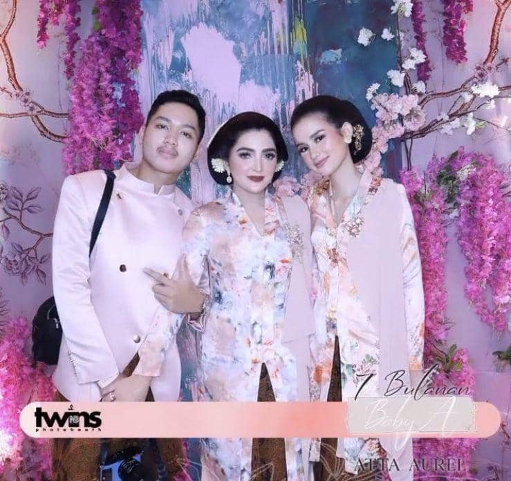 Sarah Menzel di 7 bulanan Aurel (Instagram.com/ssarah_menzel)