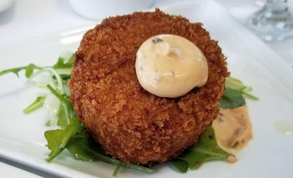 dungeness crab cake (instagram.com/aquaman_eats)