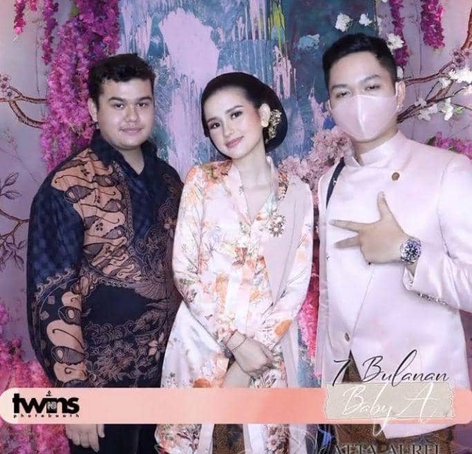 Sarah Menzel di 7 bulanan Aurel (Instagram.com/ssarah_menzel)