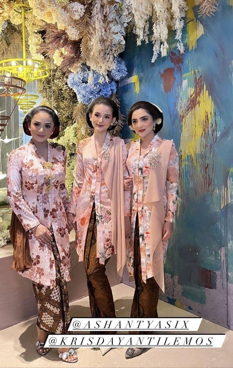 Sarah Menzel di 7 bulanan Aurel (Instagram.com/ssarah_menzel)