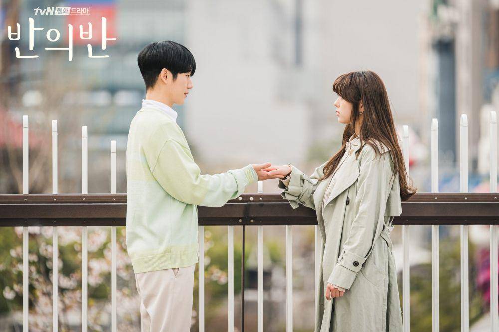 Jung Hae In dan Chae Soo Bin dalam drama A Piece of Your Mind. (dok. tvN/A Piece of Your Mind)