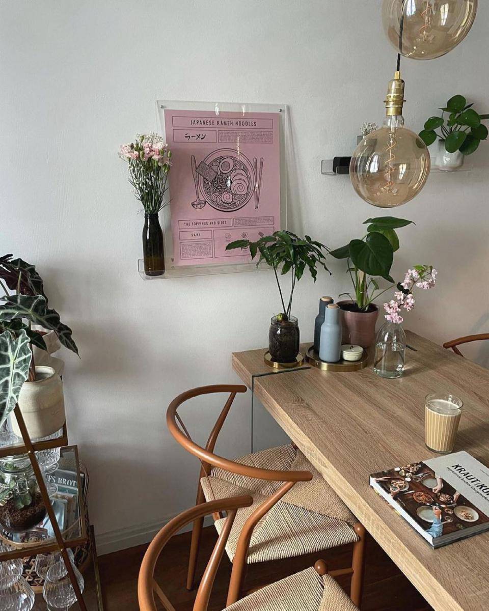 pigura akrilik (instagram.com/eightyfive.sqm)