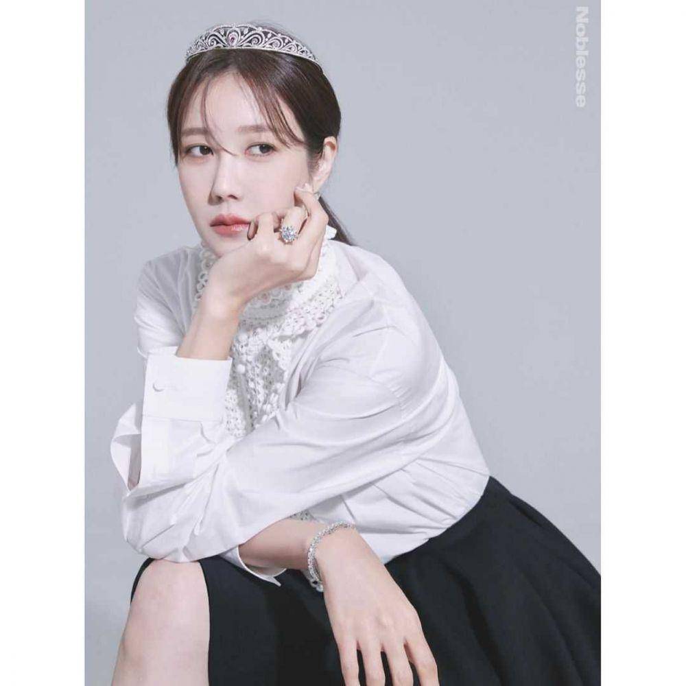 Lee Ji Ah (instagram.com/e.jiah)