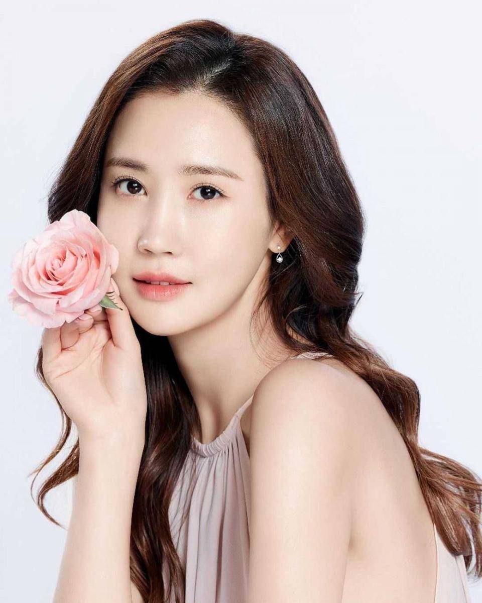 Lee Da Hae (instagram.com/leedahey4eva)