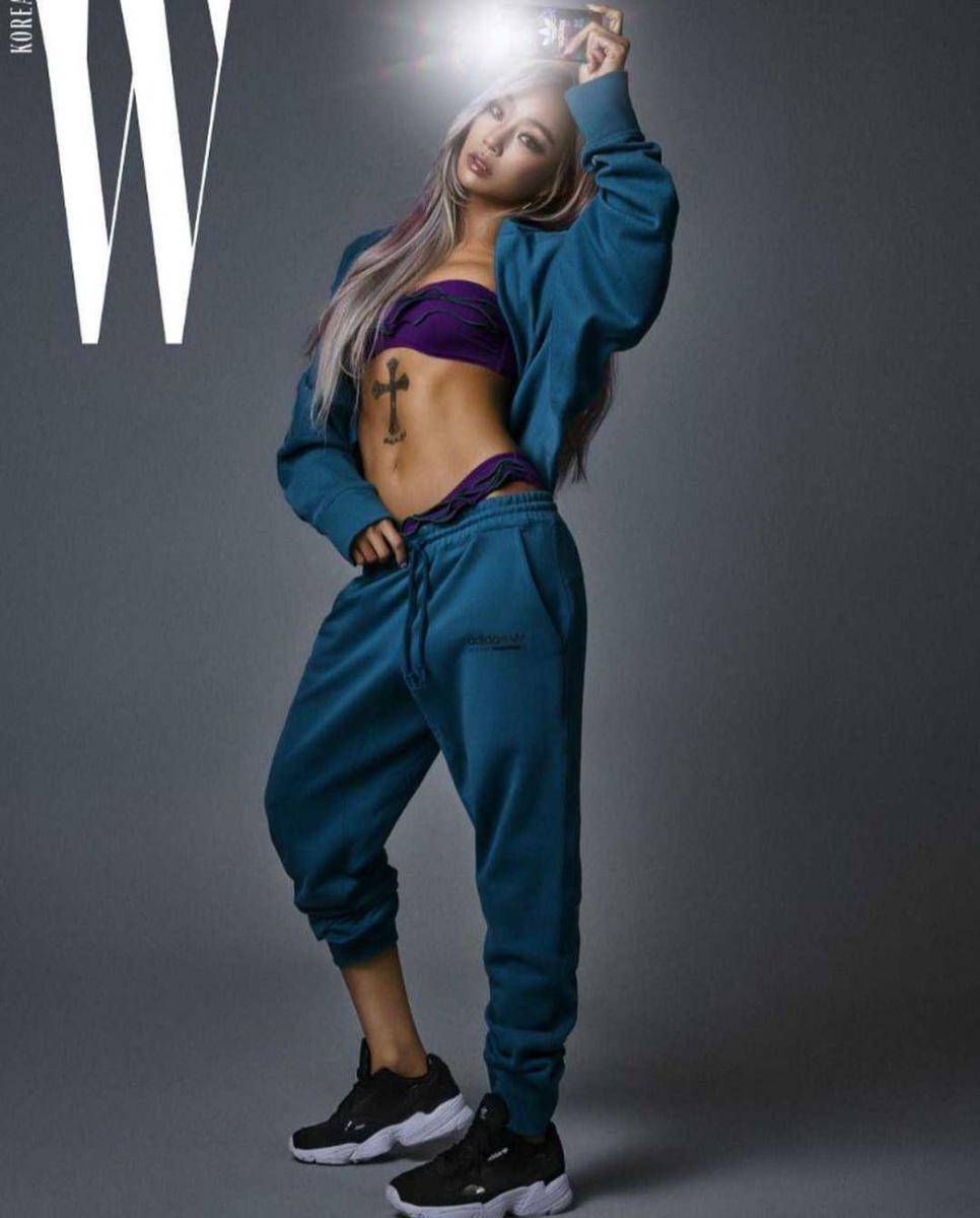 Hyolyn (instagram.com/xhyolynx)