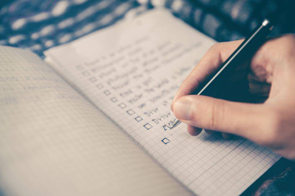 Ilustrasi membuat list perencanaan (Unsplash.com/Glenn Carstens Peters)