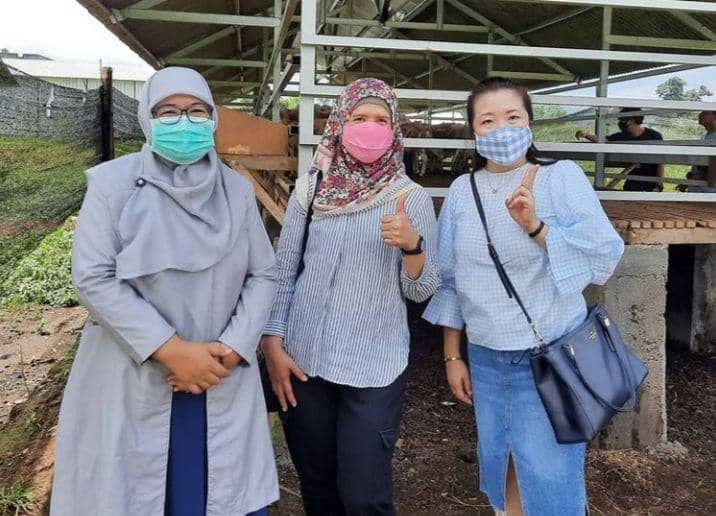 Wakil Bupati Sumenep Dewi Khalifah kiri. Dok dokumen pribadi.