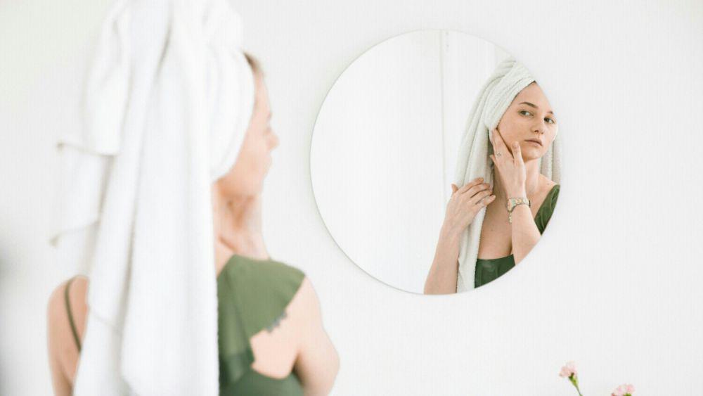 5 Tahapan Skin Care Sebelum Tidur, Bikin Wajah Auto Glowing