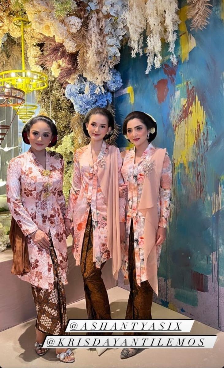 Kebaya KD vs. Ashanty (instagram.com/ashanty_ash)