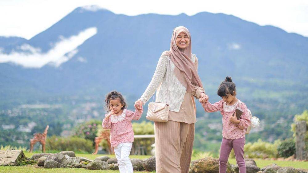 potret Shireen Sungkar dan buah hati (instagram.com/shireensungkar)