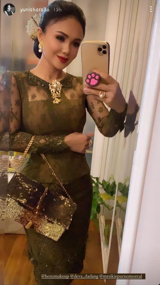 Kebaya yuni (instagram.com/yunishara36)