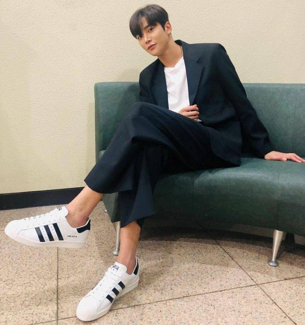 Rowoon (instagram.com/ewsbdi)