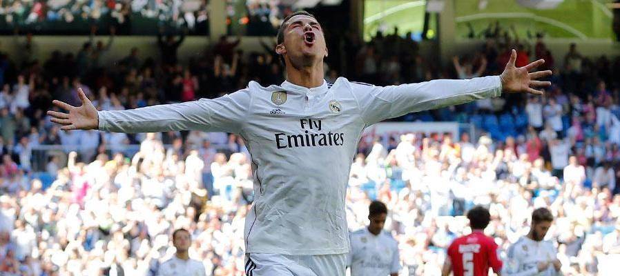 Cristiano Ronaldo merayakan gol ke gawang Granada. (realmadrid.com)