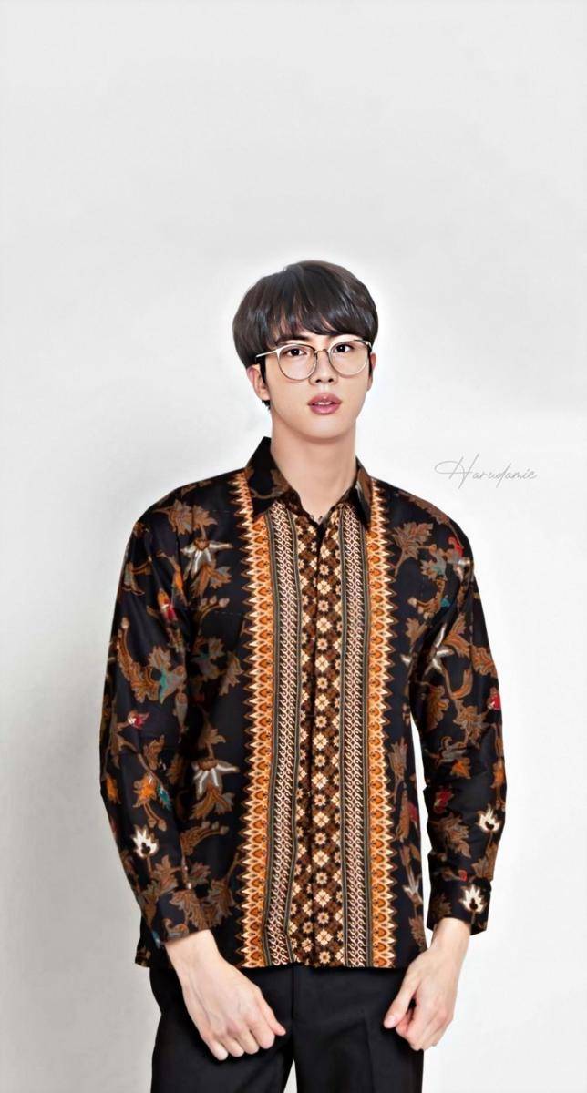 foto editan BTS pakai batik (twitter.com/harudamie)