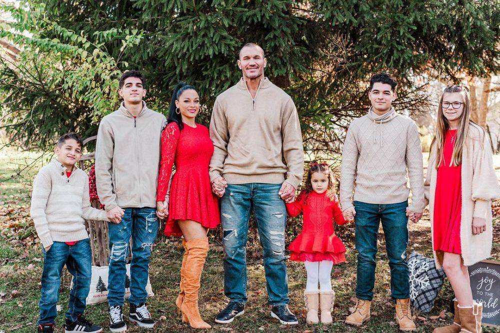 Anthony Kessler, Rob Kessler, Kimberly Kessler, Randy Orton, Brooklyn Rose Orton, Michael Kessler, Alana Marie Orton (instagram.com/kim.orton01)