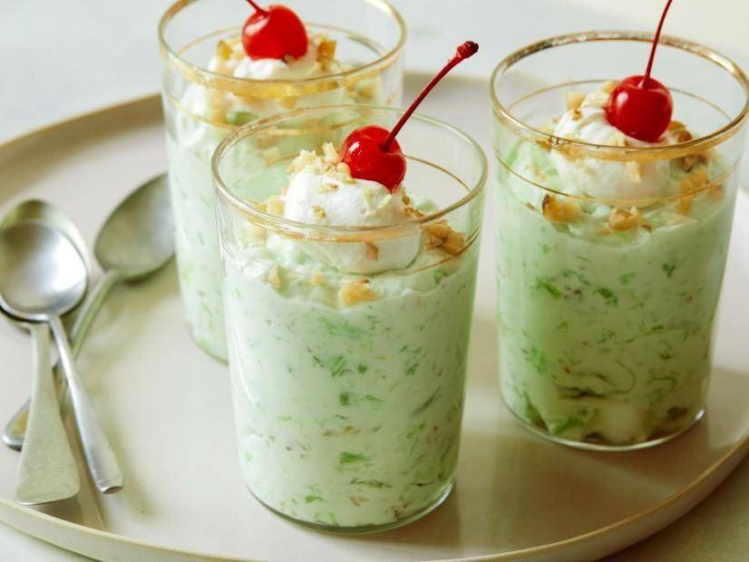 ilustrasi classic watergate salad (foodnetwork.com)
